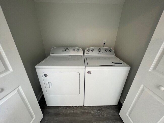 Building Photo - Beautifully remodeled home for rent in Ald...