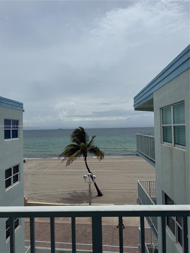 Building Photo - 2600 N Surf Rd