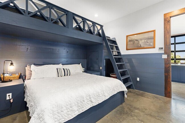 Building Photo - 1124 County Rd 301