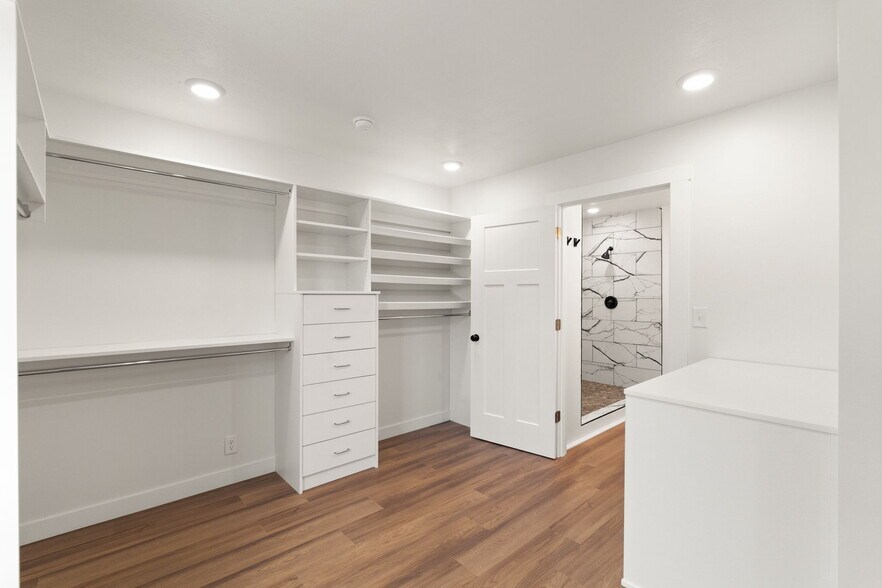 Building Photo - 1578 E 100 N