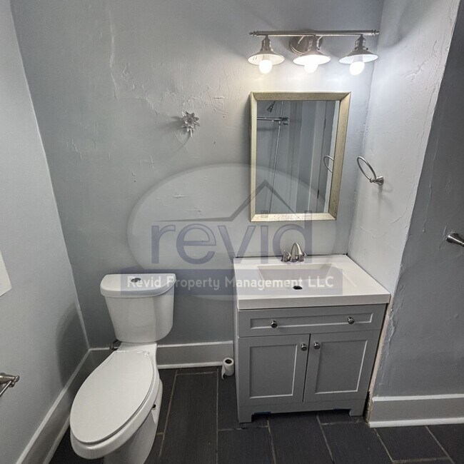 Building Photo - Move In Special! First Month Free!