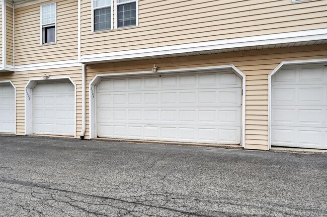 Building Photo - 3304 Whispering Hills Dr