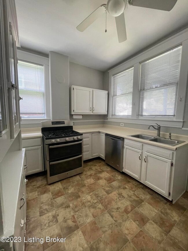 Building Photo - 2177 Baringer Ave