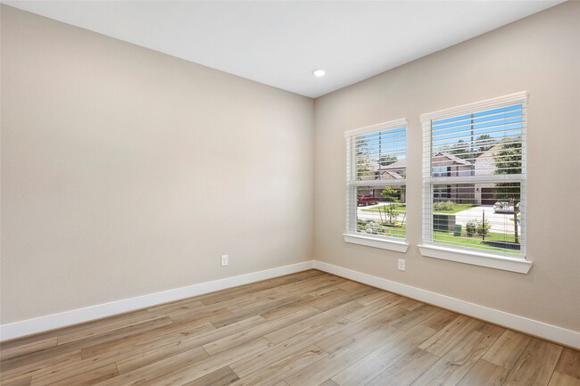 Building Photo - 2013 Woodland Pine Ct