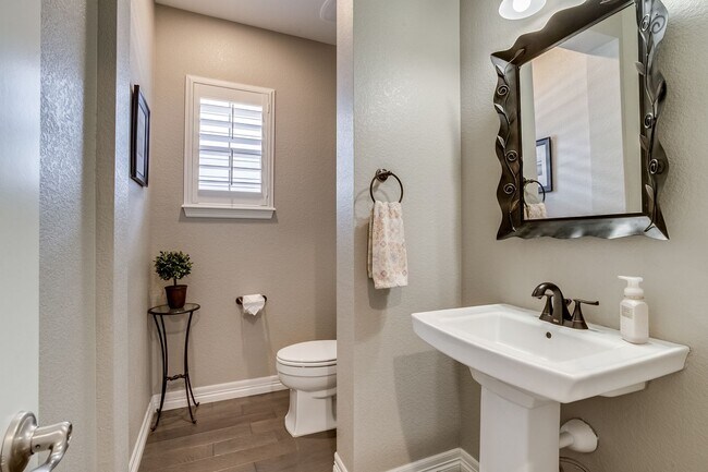 Building Photo - Large single family home in Central Park.