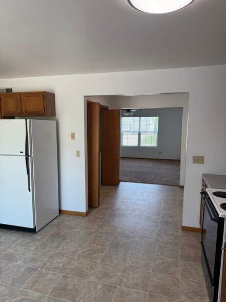 Building Photo - 2161 Sunnyslope Dr