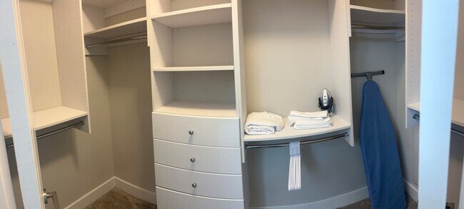 Building Photo - 5839 Ardrey Kell Rd