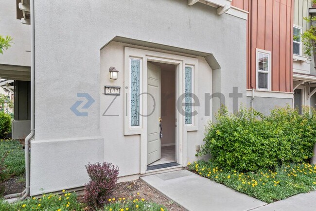 Building Photo - 2077 Kiwi Walkway