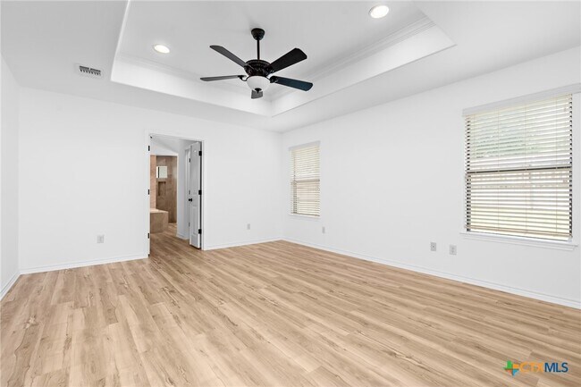 Building Photo - 1010 Woodland Bend Cir