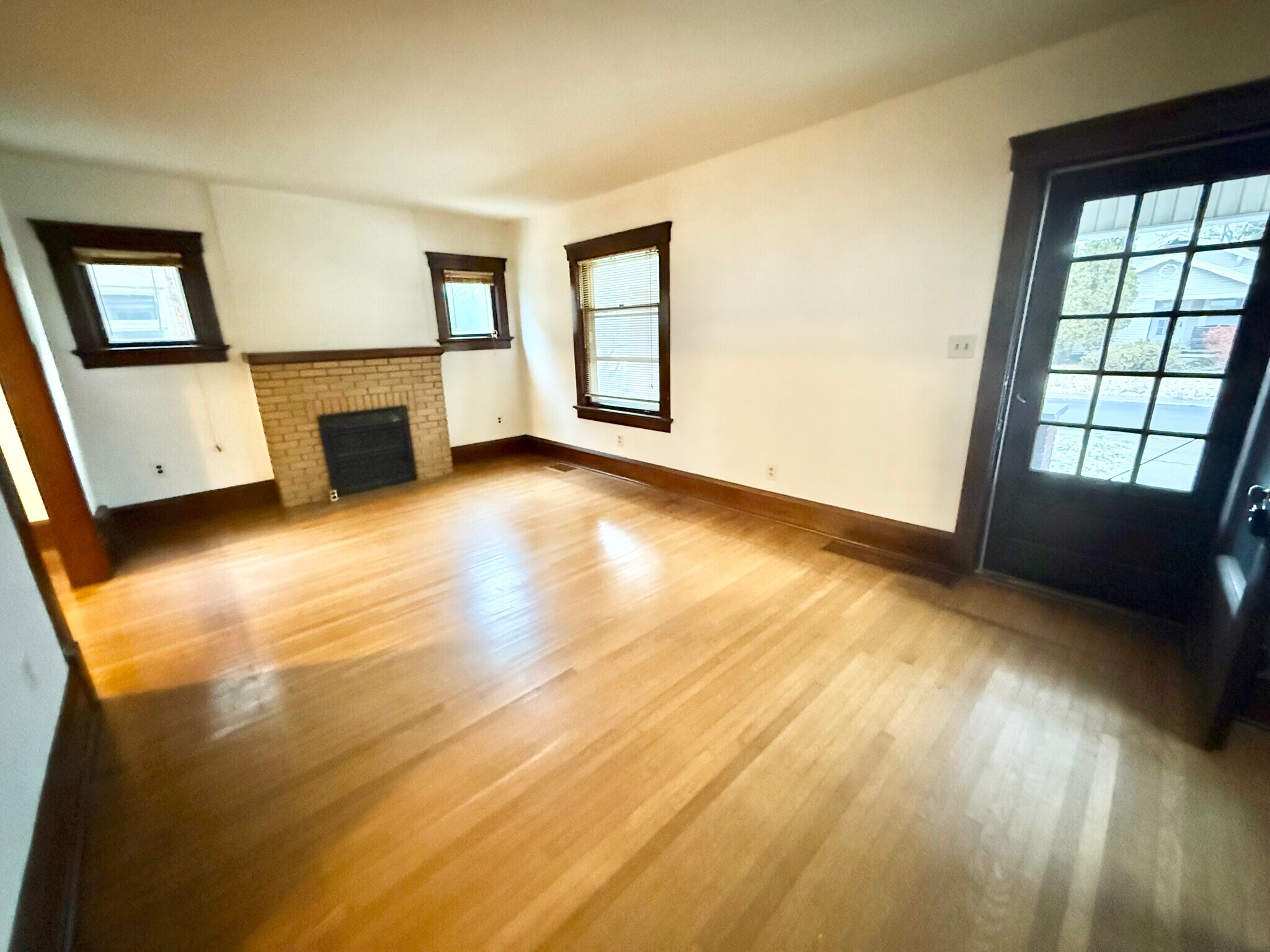 Building Photo - 1208 19th St NW