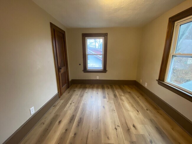 Building Photo - Pet-Friendly 3BR Home • Updated Kitchen • Fenced Yard • Garage