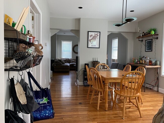 Building Photo - 13 Dodge St