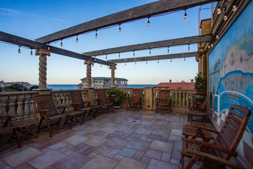 Building Photo - 935 Beachview Dr