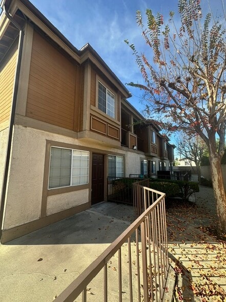 Small private yard - 764 W Phillips St