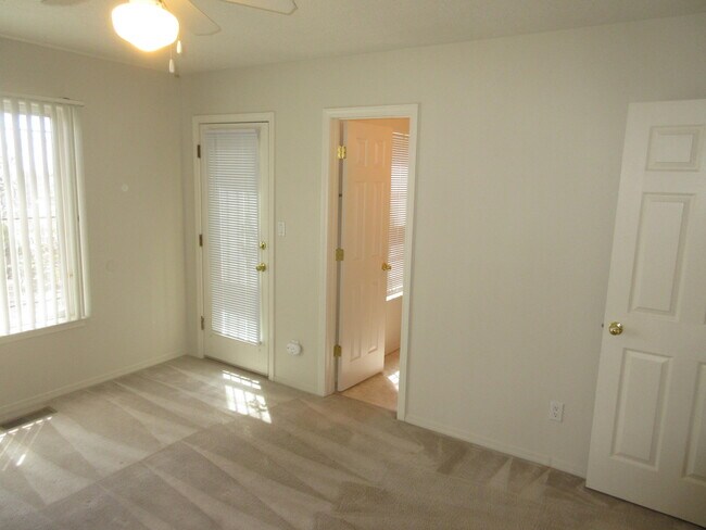 Building Photo - 4608 Holiday Breeze Pl NE