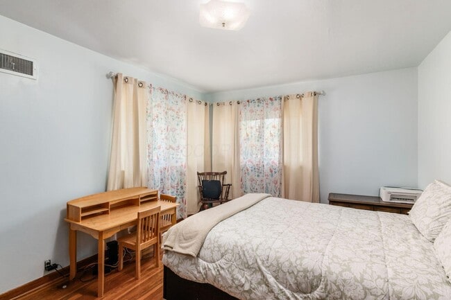 Building Photo - 711 Country Club Rd