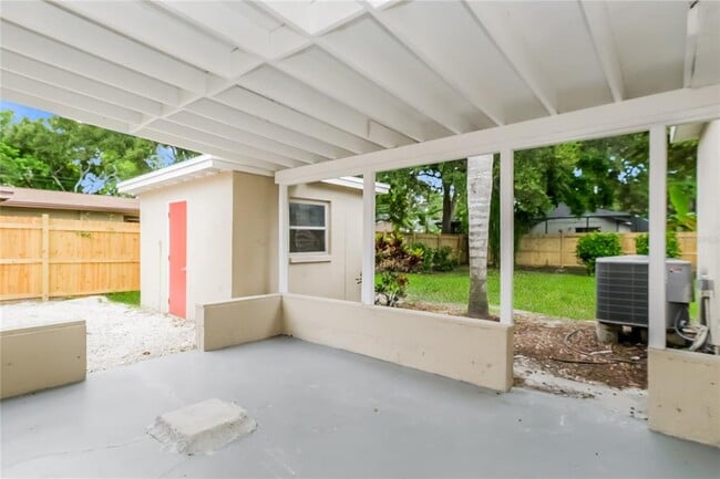 Building Photo - 1909 Glen Echo Ln