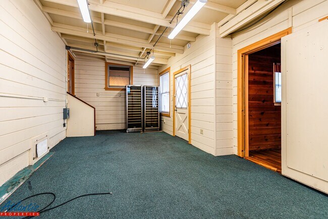Building Photo - 1385 47th Ave