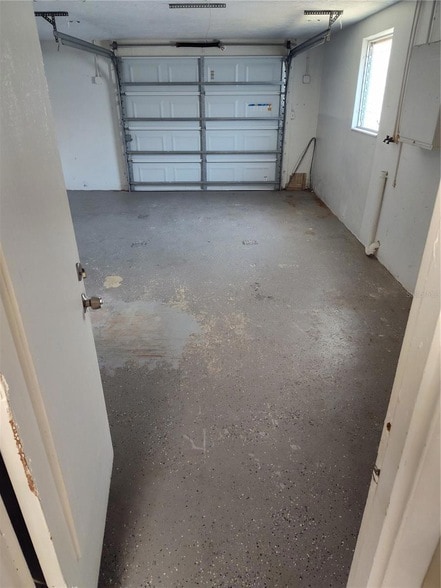 Building Photo - 2333 Roselawn Dr