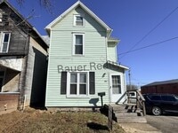 Building Photo - Three Beds, 1.5 Baths