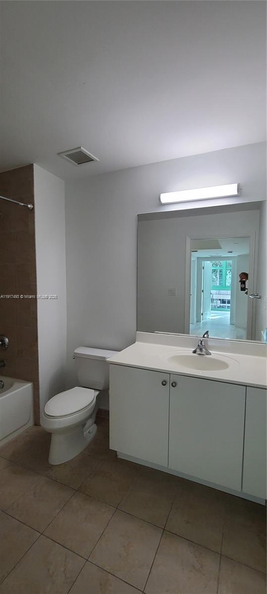 Building Photo - 111 E Flagler St