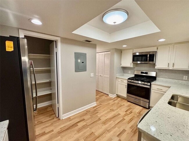 Building Photo - 58 Rumson Ct