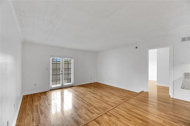 Building Photo - 5304 W Kennedy Blvd