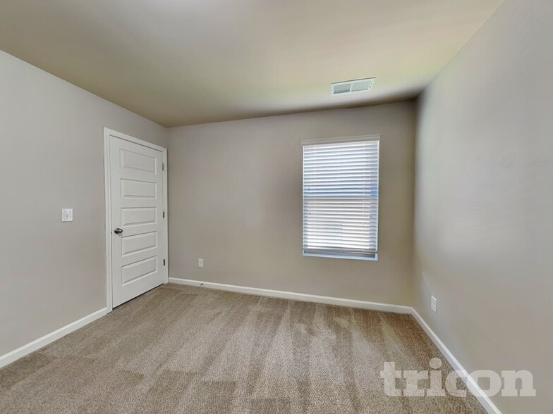 Building Photo - 1095 Lear Dr