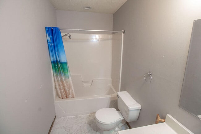 Building Photo - 2011 Bridgewater Dr