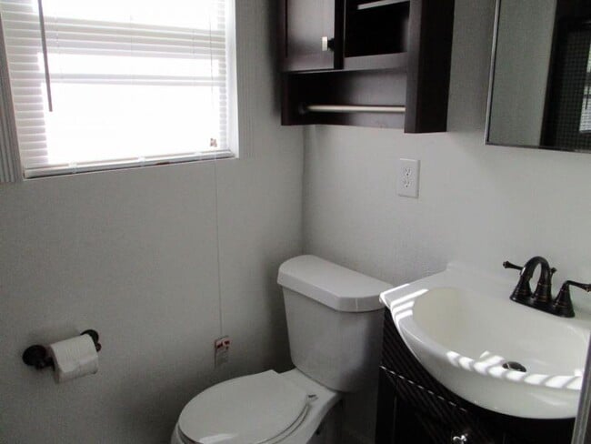 Building Photo - 1005 S 11th St