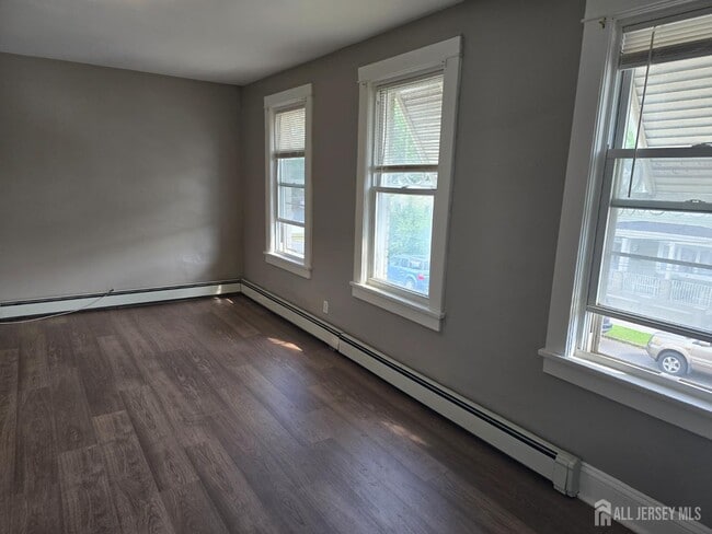 Building Photo - 450 Hall Ave