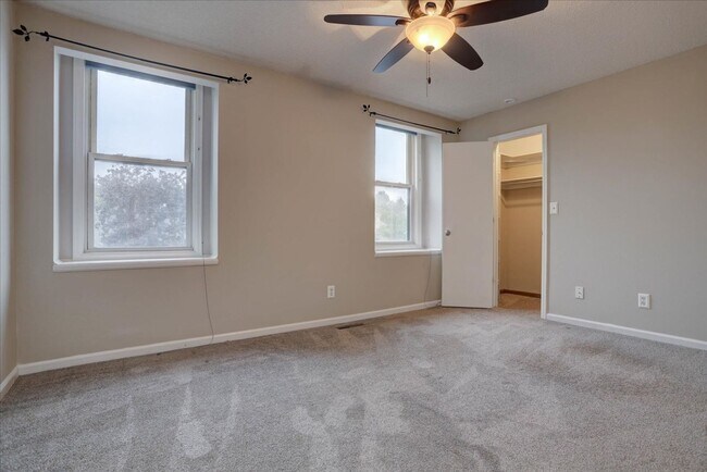 Building Photo - 10701 Hobbit Ln