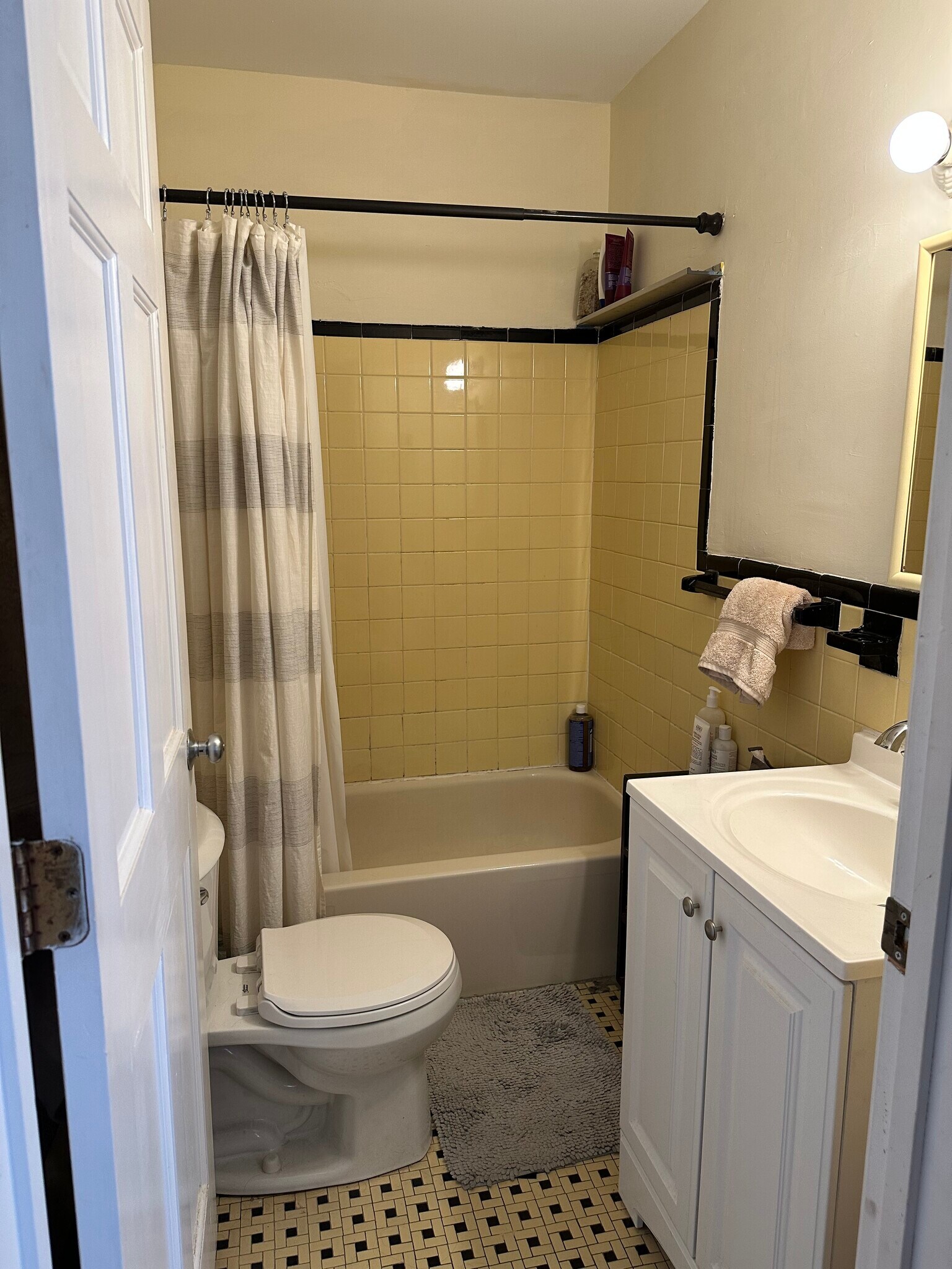 Building Photo - 375 Centre St