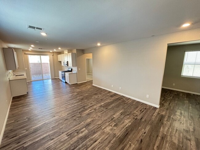 Building Photo - Beautifully Upgraded Single-Story 2BED/2BA...