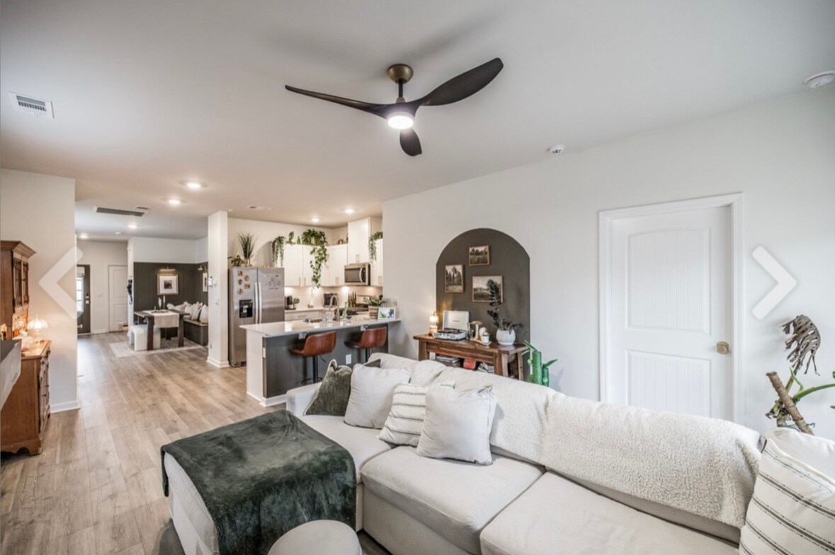 Building Photo - 7355 Lang Ave