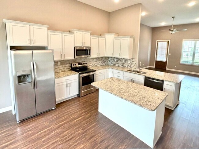 Building Photo - 35 Birkdale Dr