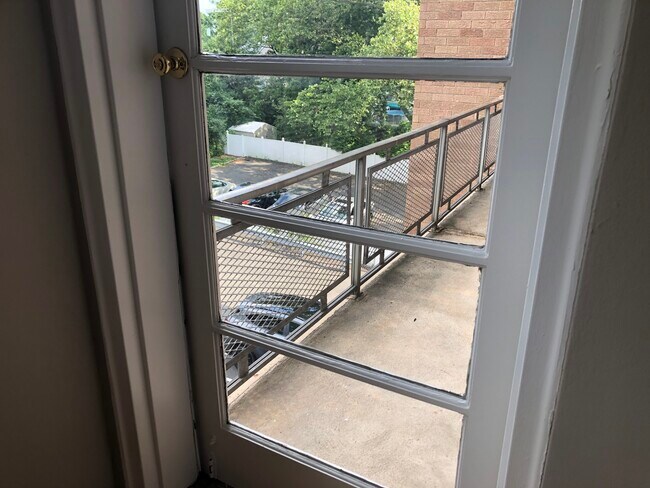 Building Photo - 147 Main St