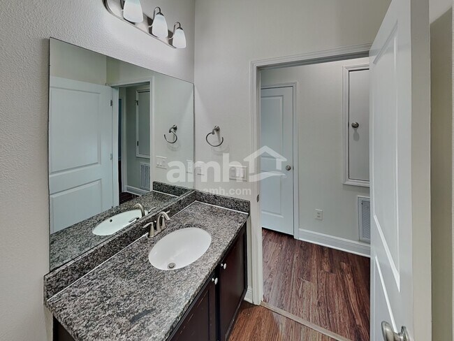 Building Photo - 1324 Celery Ave