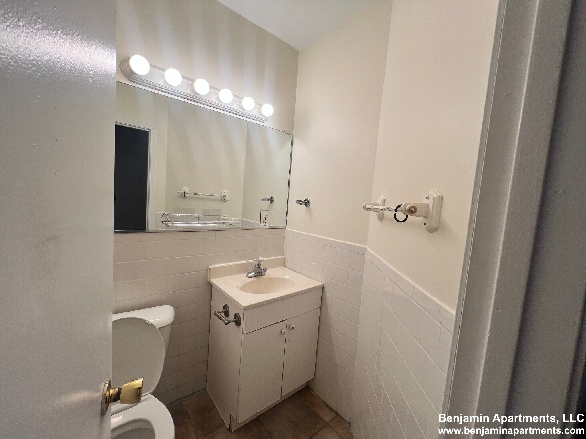 Building Photo - 15 Barrows St