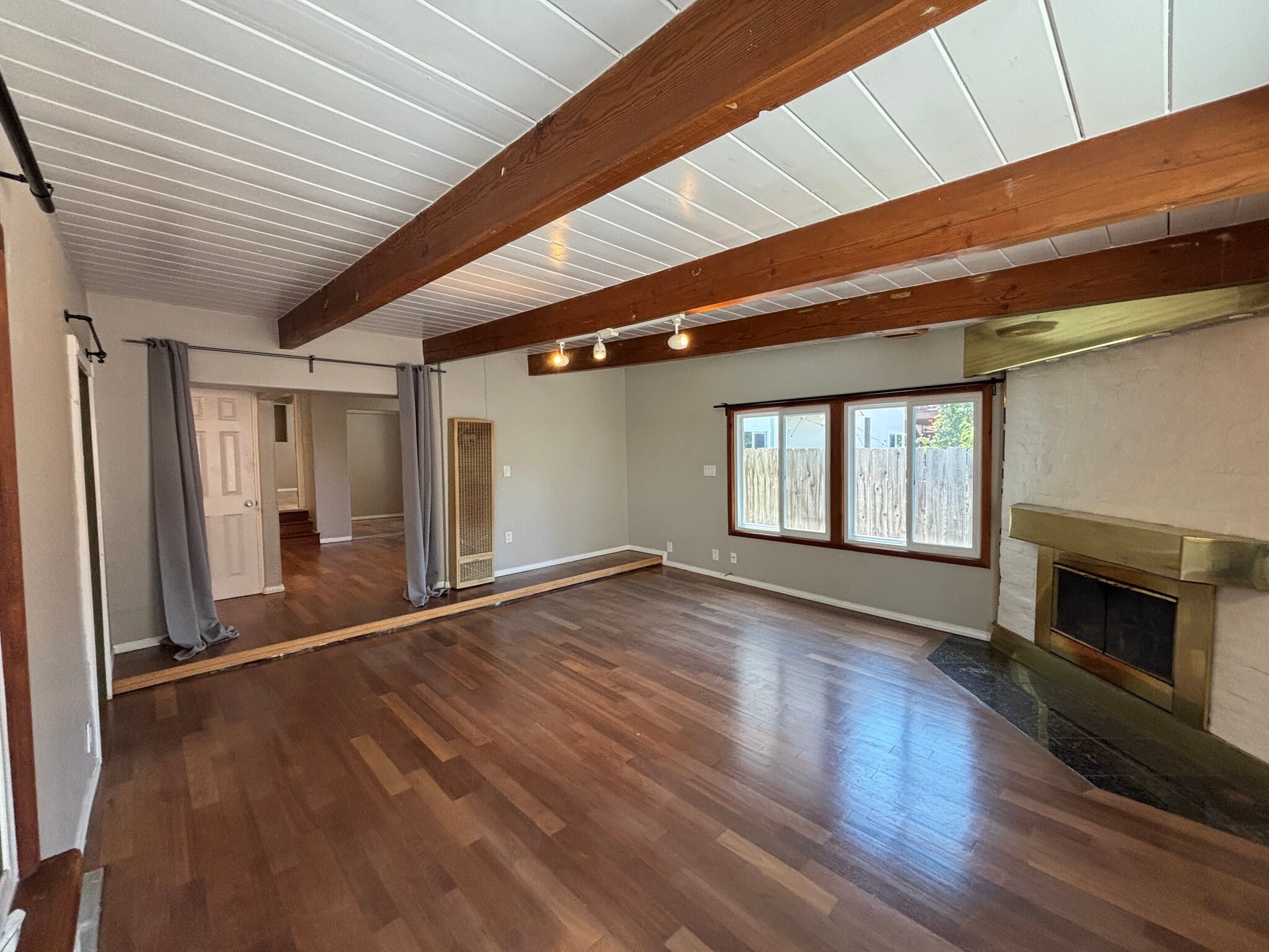 Building Photo - 4110 1/2 Pepper Dr