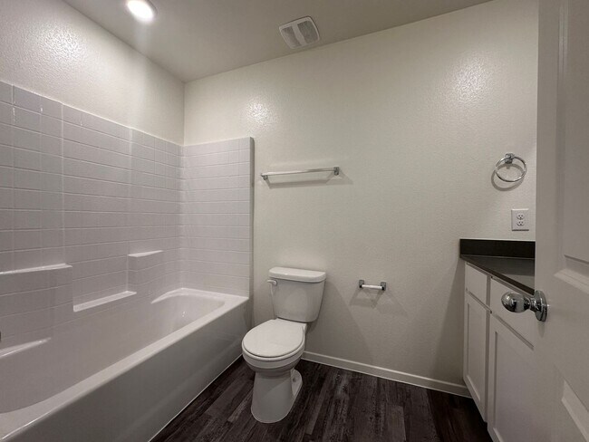 Building Photo - BRAND NEW 3 BEDROOM TOWNHOUSE W/LOFT