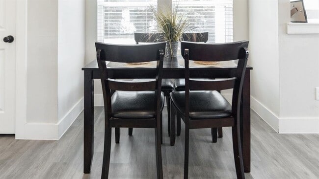 Building Photo - 505 Carl St