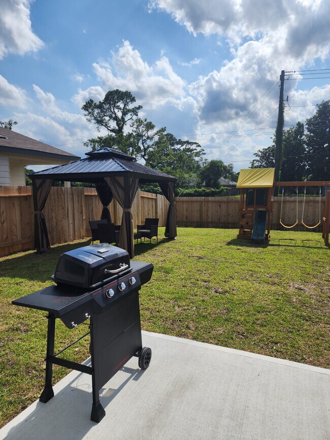 Building Photo - 10314 Woodwick St