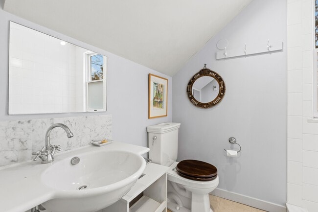 Building Photo - 13 Lockwood Ave