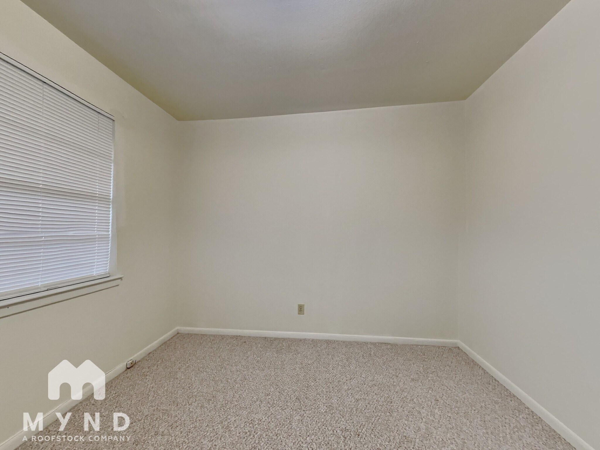 Building Photo - 1502 Maple St