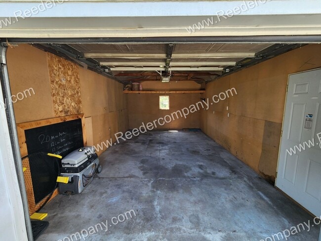 Building Photo - 204 W Sigler St