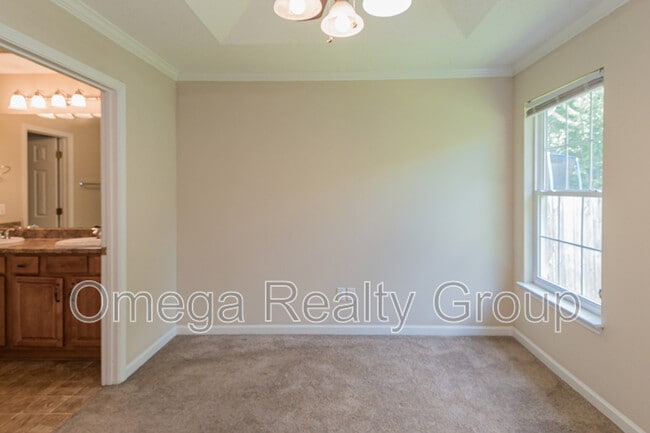 Building Photo - 3550 Cres Gardens Dr