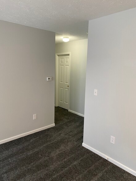 Building Photo - 1476 Ridge Rd