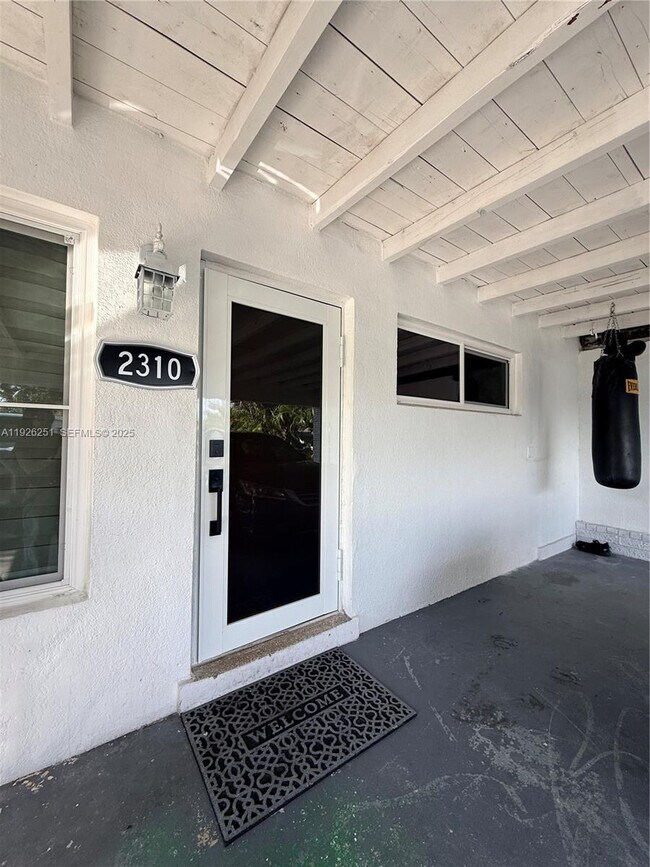 Building Photo - 2310 N 70th Ave