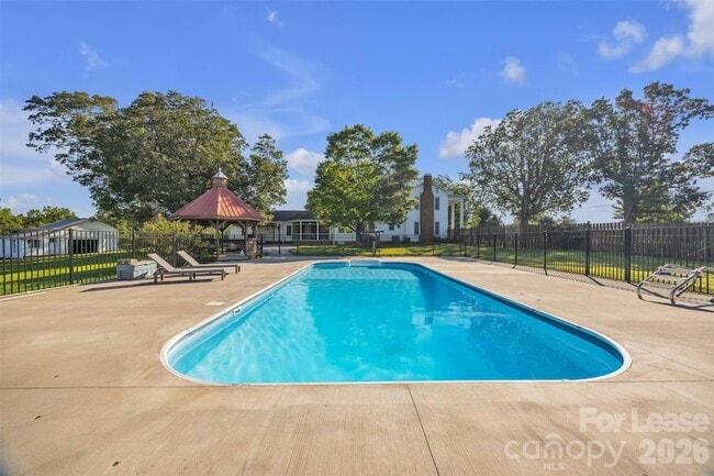 Building Photo - 462 Mock Mill Rd